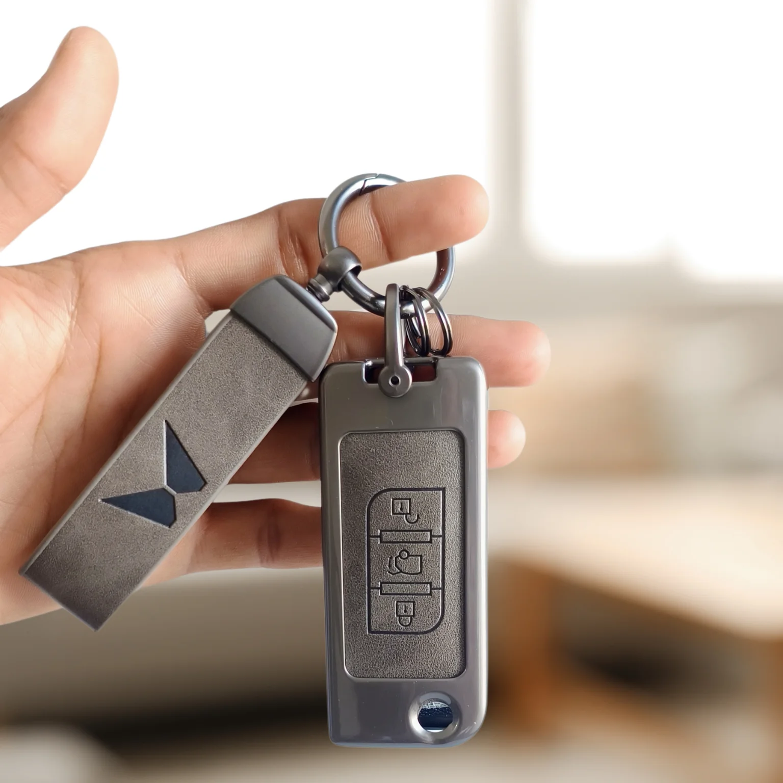 Metal Leather Car Key Cover Compatible With Mahindra XUV 500 | 3 Button Flip Key